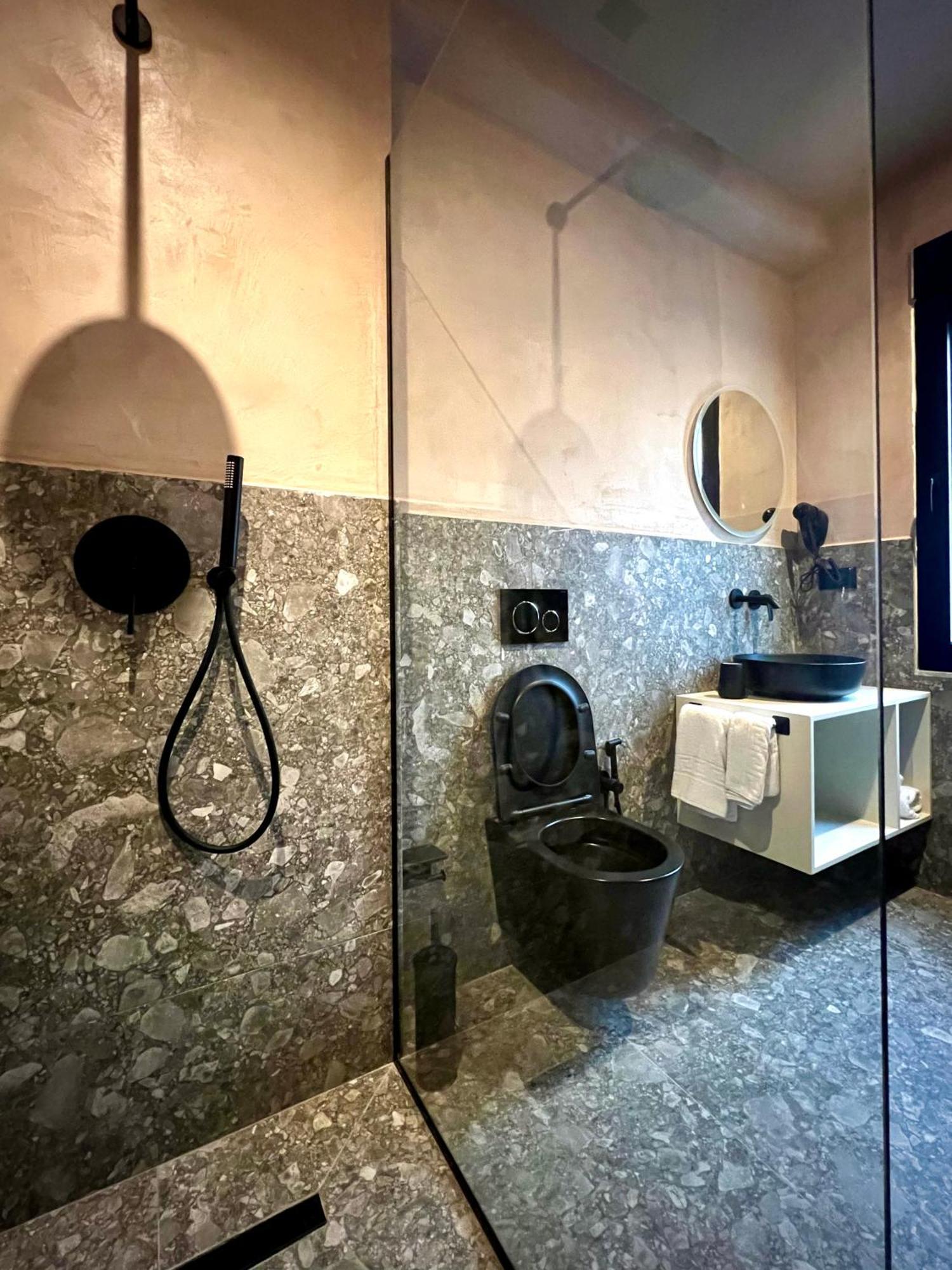 Rex Hotel Boutique Tirana Esterno foto